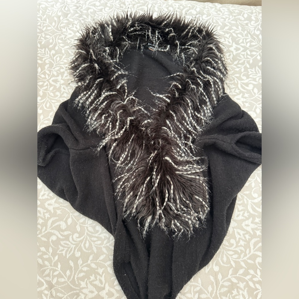 Bebe faux fur poncho OS